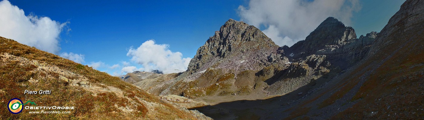 68 Vista panoramica sulla conca e le Cime di Valsanguigno.jpg